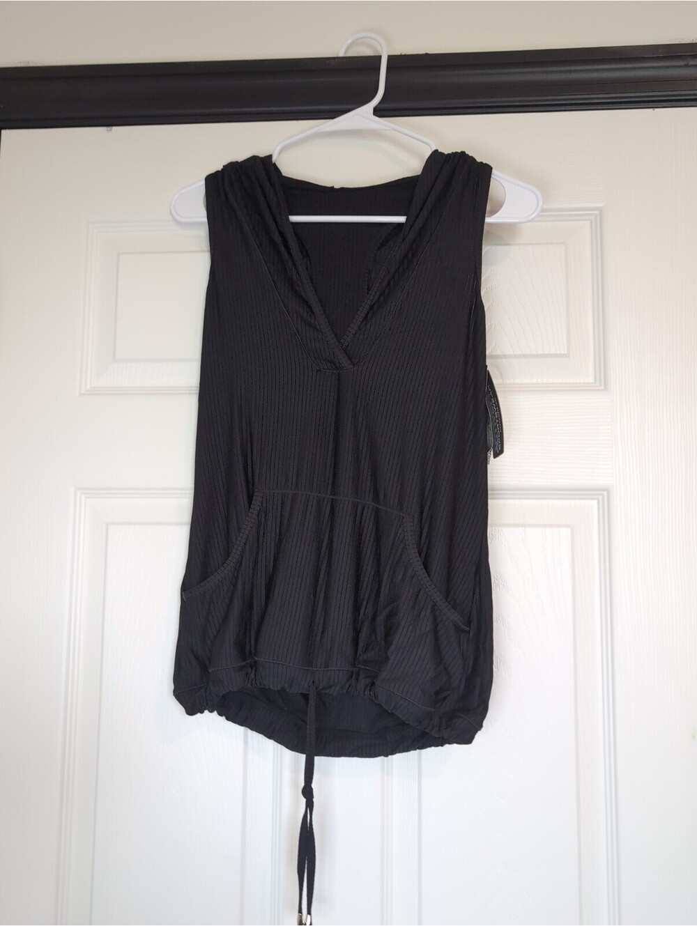 Large NWT active fit black hooded tank